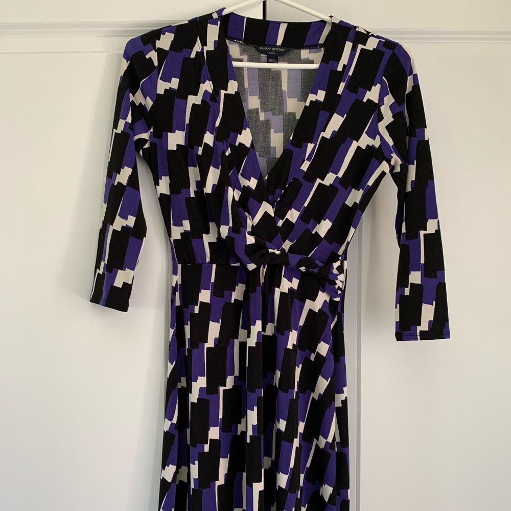 Banana Republic 3/4 sleeve vneck dress